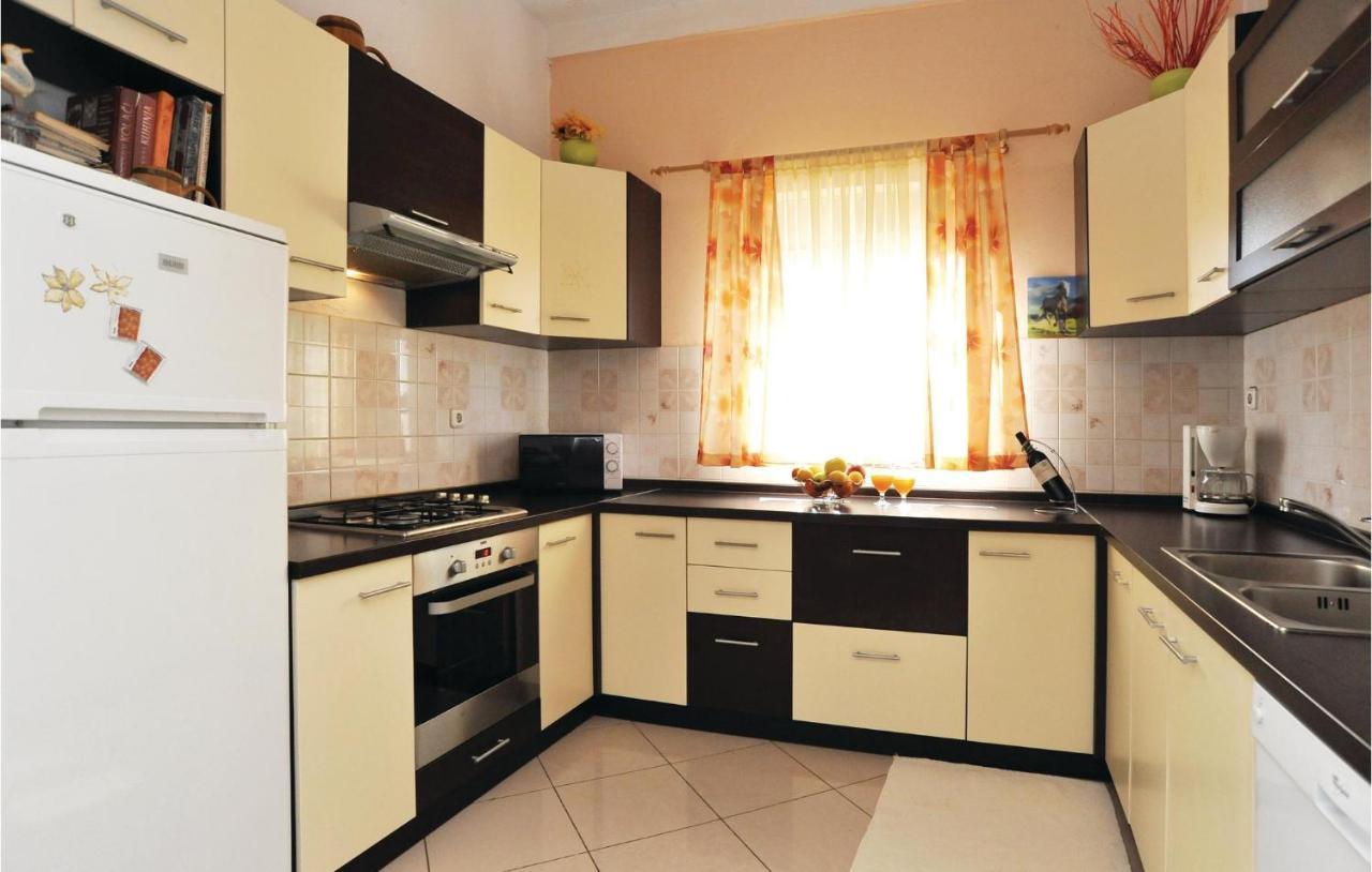 Beautiful Apartment In Maslenica With Kitchen 외부 사진