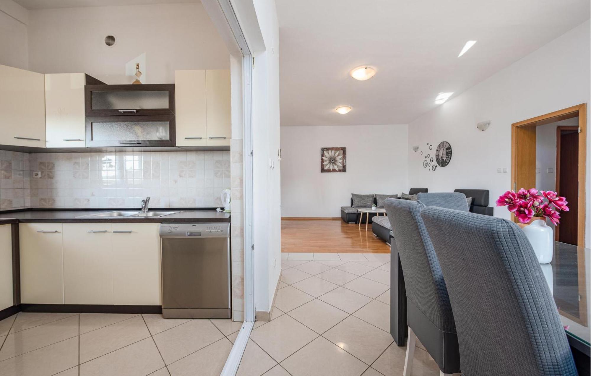 Beautiful Apartment In Maslenica With Kitchen 외부 사진