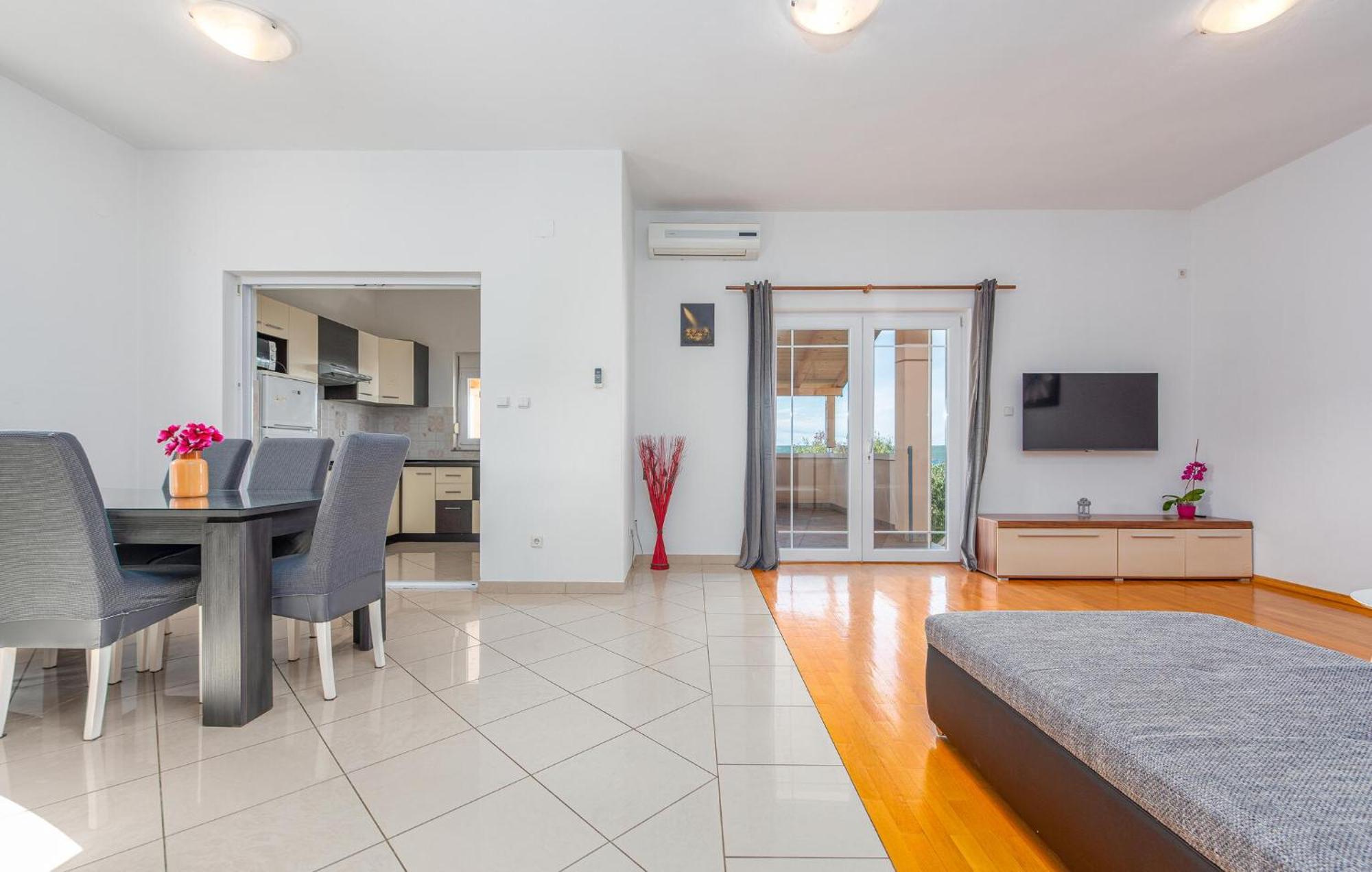 Beautiful Apartment In Maslenica With Kitchen 외부 사진