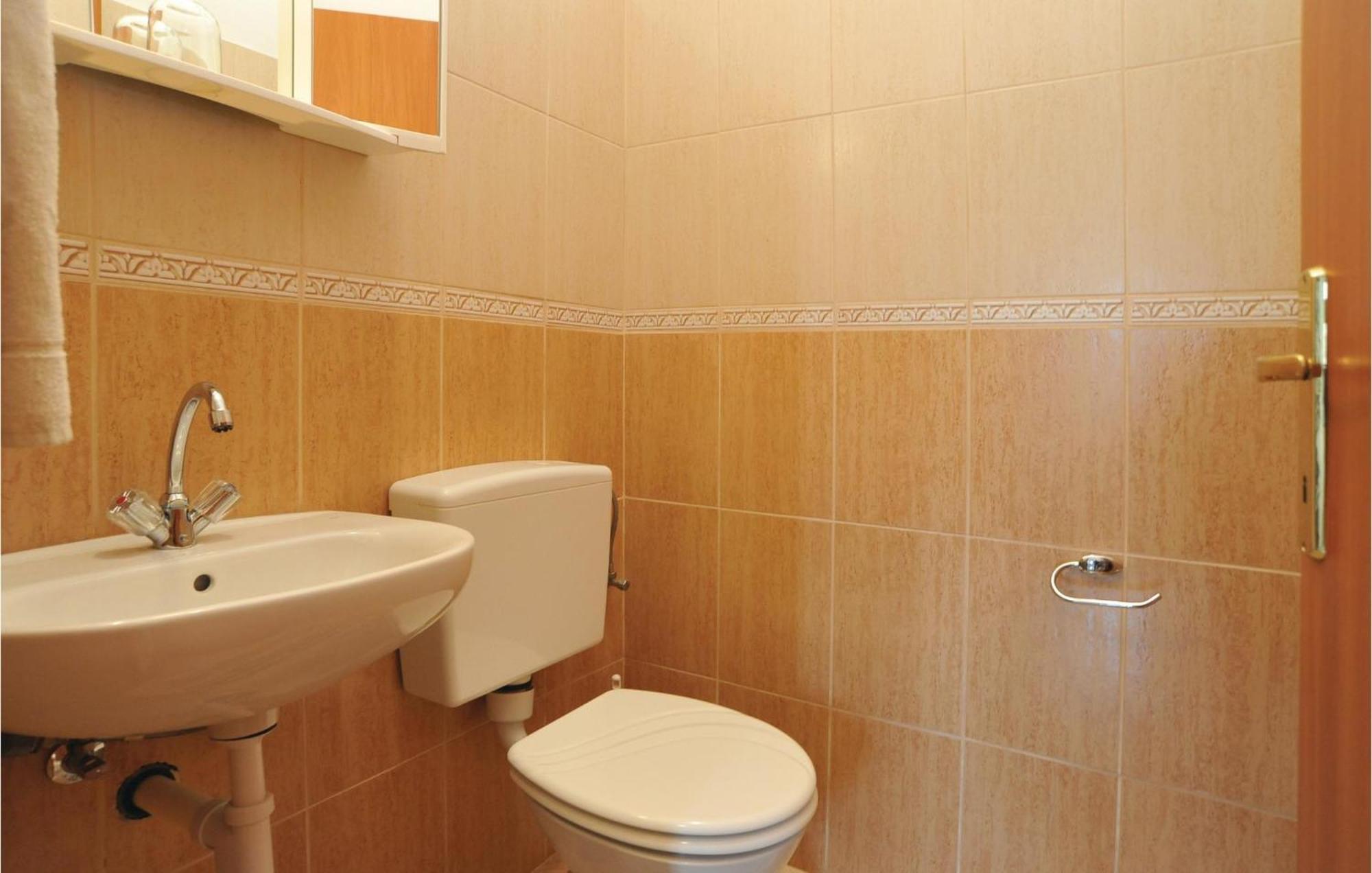 Beautiful Apartment In Maslenica With Kitchen 외부 사진